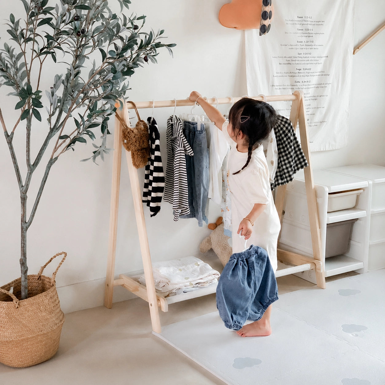 Children's Clothing Rack, Solid Pine